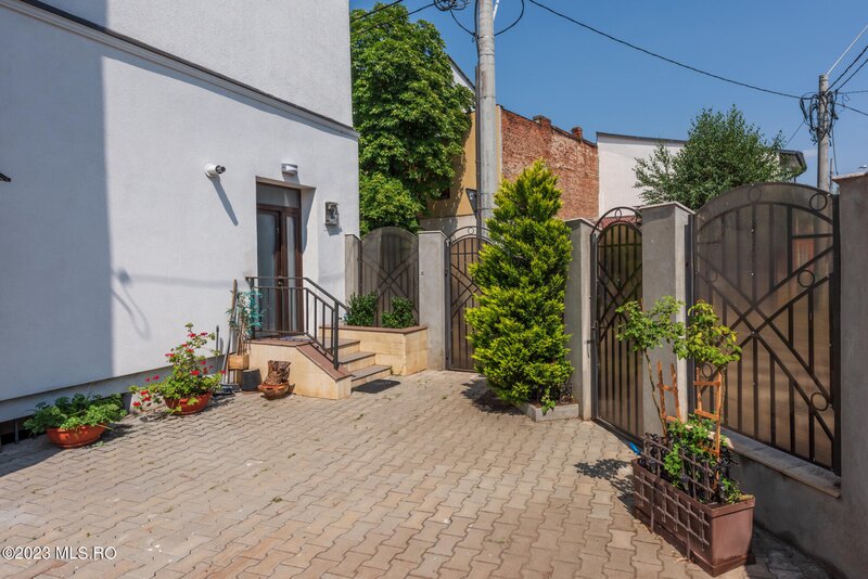 Piata Victoriei, inchiriere cladire noua 680 mp util,