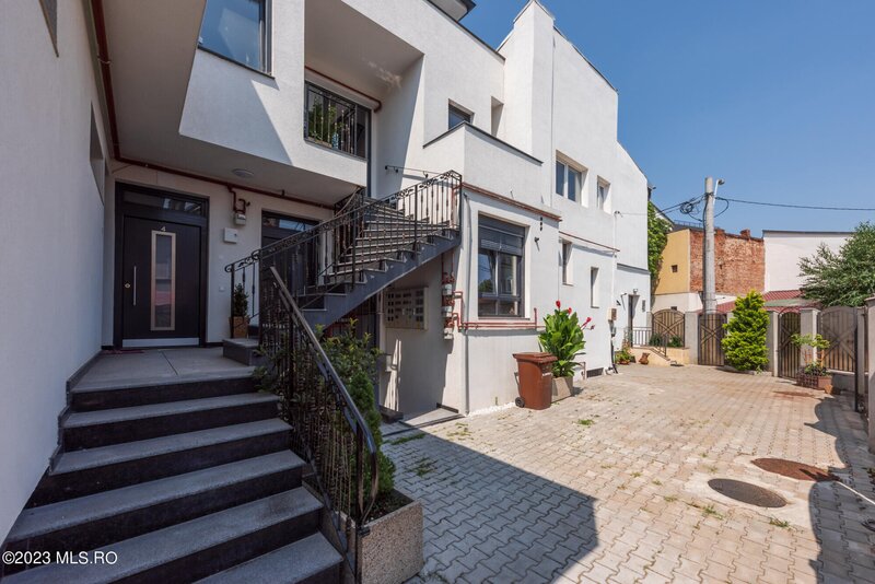 Piata Victoriei, inchiriere cladire noua 680 mp util,