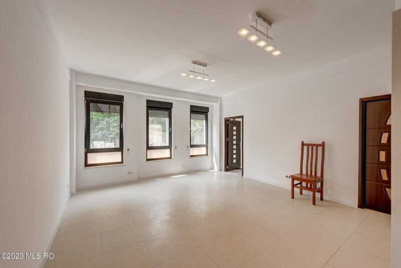 Piata Victoriei, inchiriere cladire noua 680 mp util,