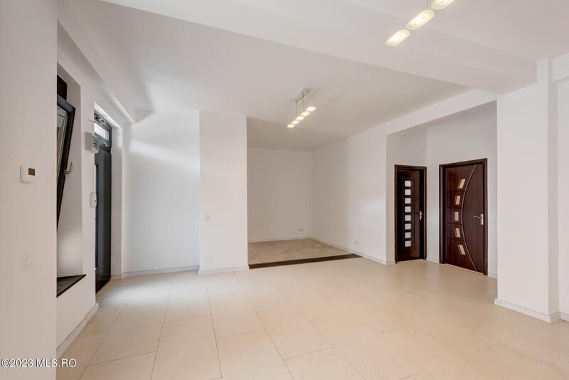 Piata Victoriei, inchiriere cladire noua 680 mp util,