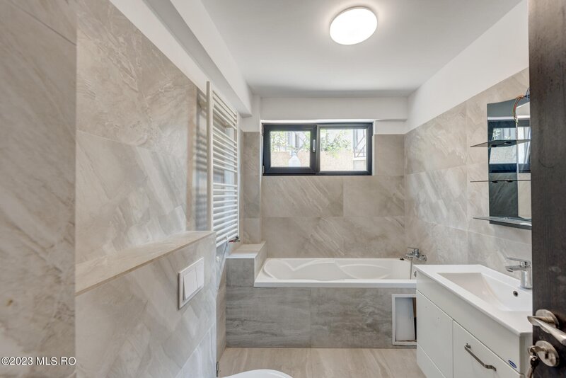 Piata Victoriei, inchiriere cladire noua 680 mp util,