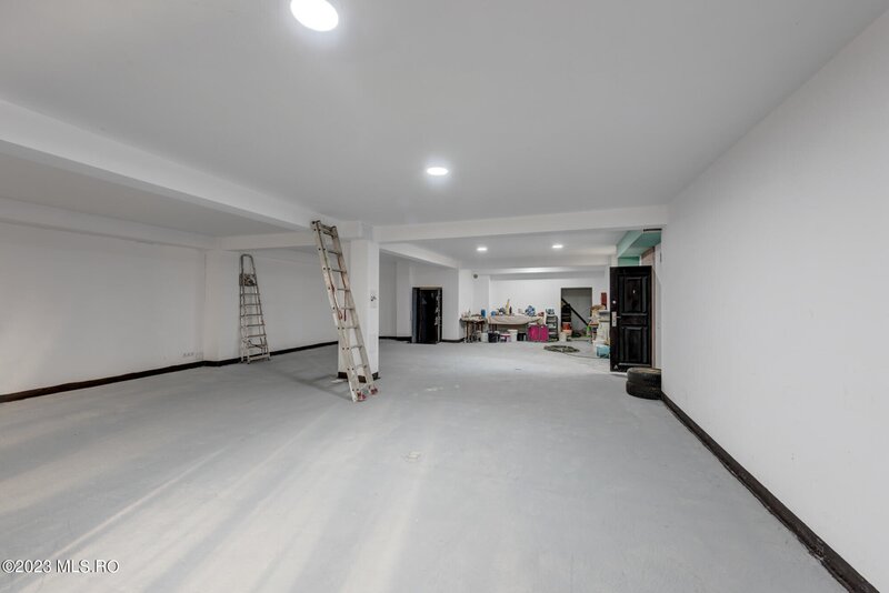 Piata Victoriei, inchiriere cladire noua 680 mp util,